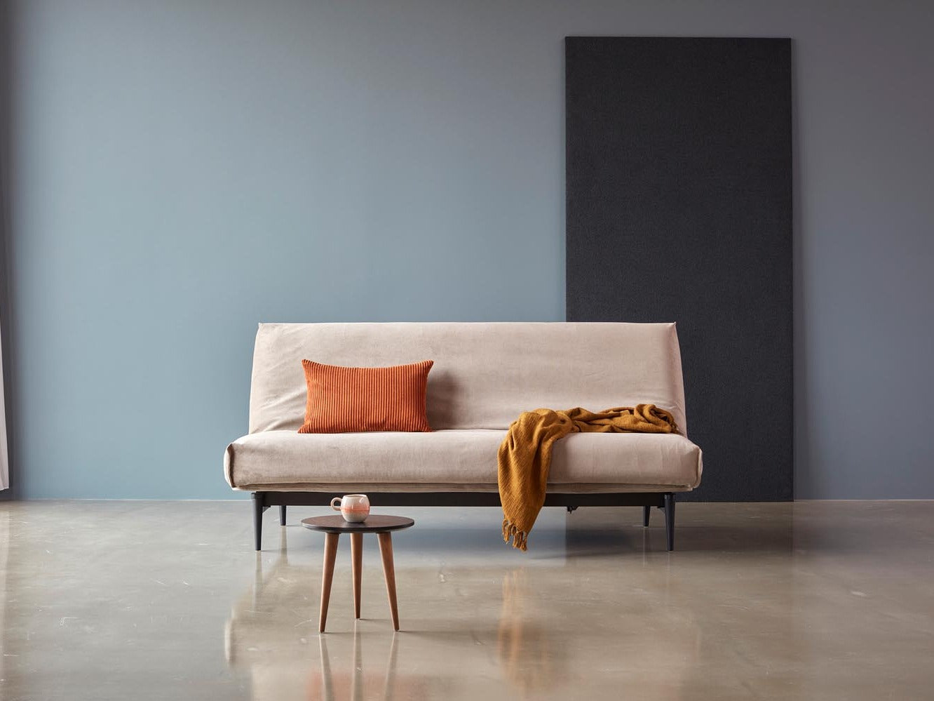 Entdecken Sie die Colpus Kollektion: stilvolle Schlafsofas mit wählbaren Matratzen und abnehmbarem Bezug für optimalen Komfort und Pflegeleichtigkeit.