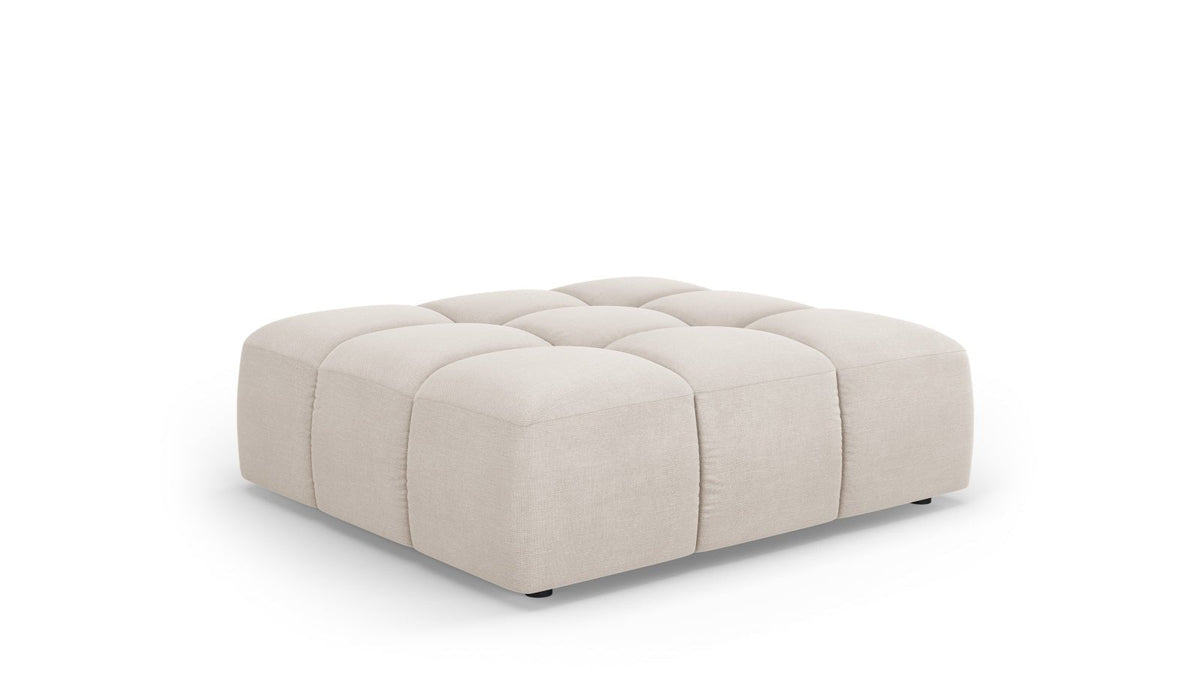 Modulares Ecksofa Moritz von Cosmopolitan Design im Wohnzimmer mit passendem Pouf