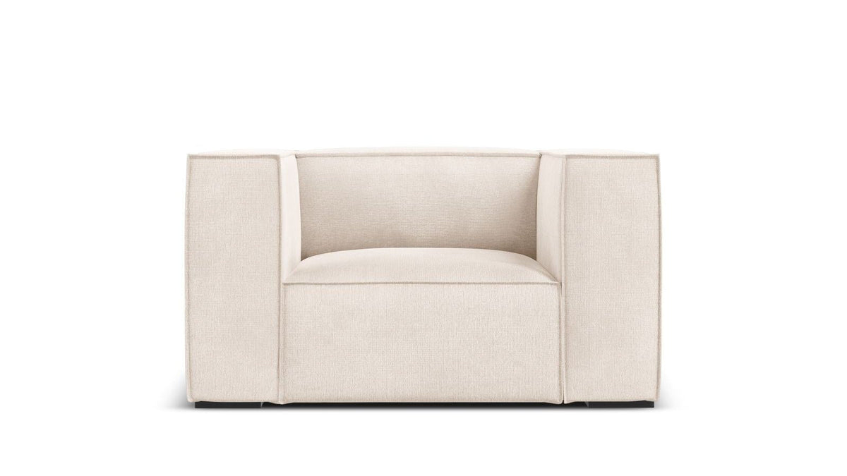 Turin Ecksofa von Cosmopolitan Design in Light Beige mit Chenille-Bezug und schwarzen Holzbeinen im Wohnzimmer