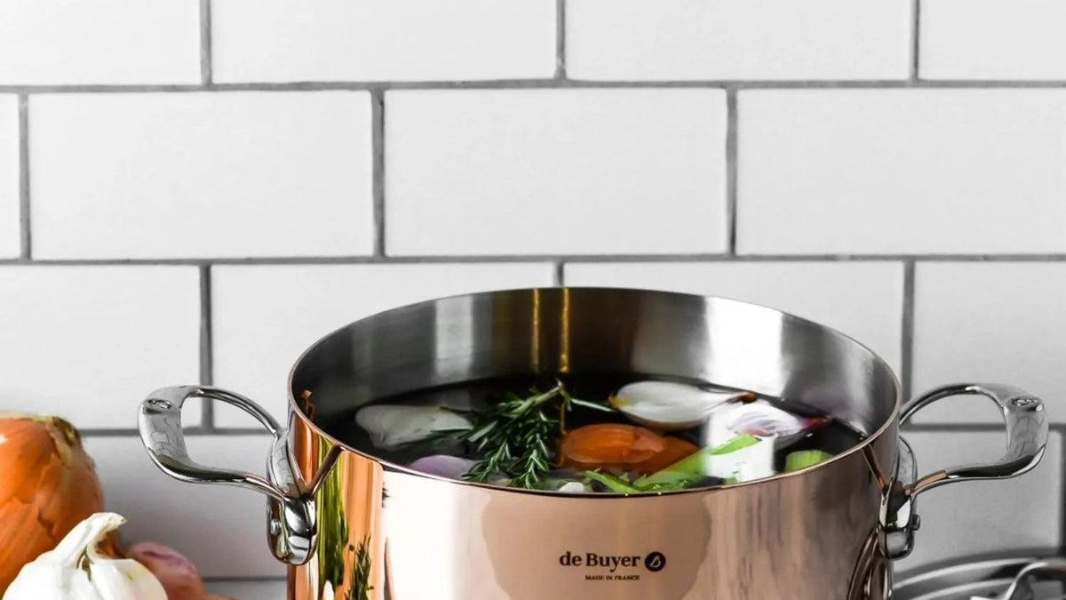 Kochtöpfe, Stielkasserolle und Wok aus der Serie Prima Matera von de Buyer aus Kupfer und Edelstahl