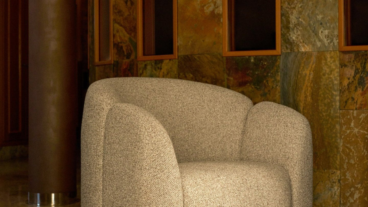 Sessel und Stühle der Serie Corvena von Kave Home mit Chenille-Bezug in Beige, Olivgrün und Terrakotta