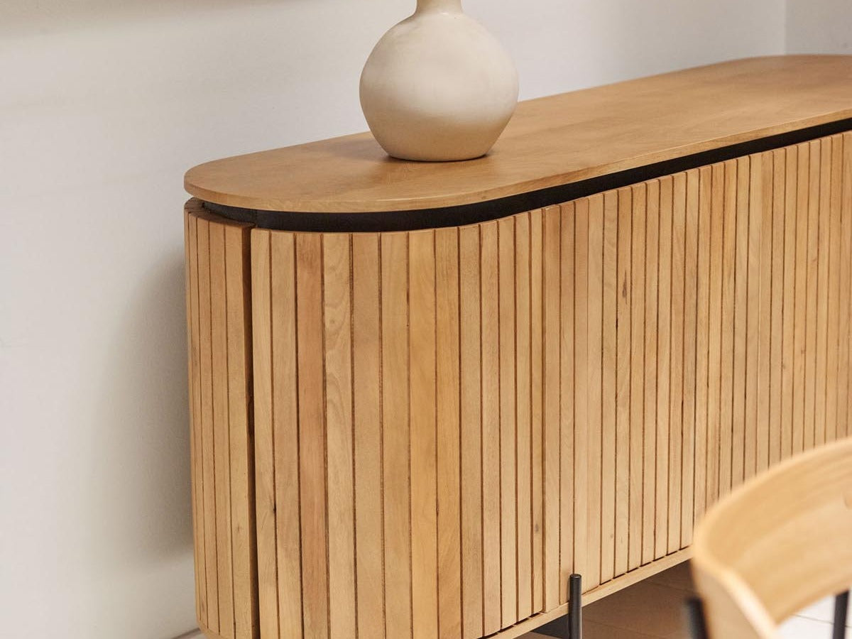 Entdecke die stilvollen Licia Aufbewahrungsmöbel von Kave Home. Funktionalität trifft modernes Design für jedes Zuhause.