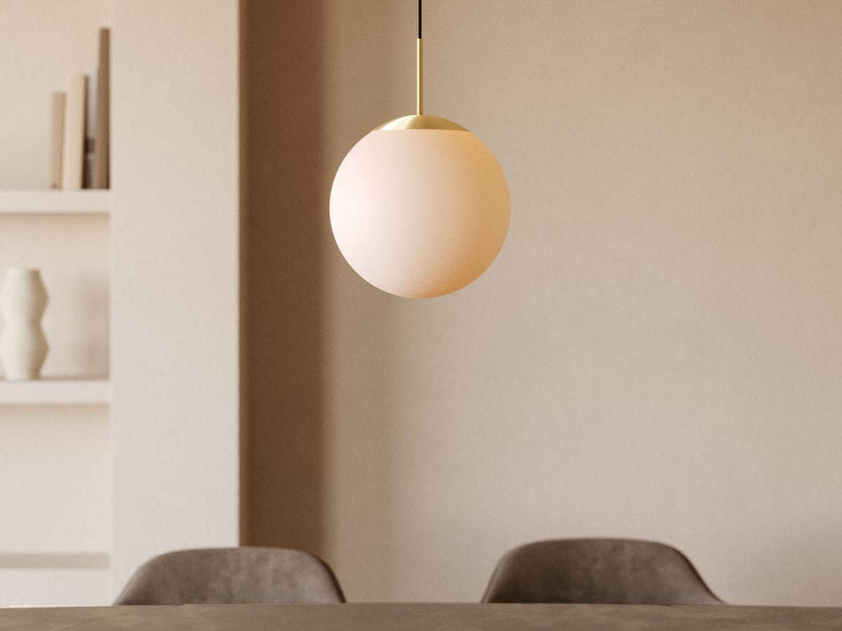 Entdecke die Mahala Kollektion von Kave Home: stilvolle Pendelleuchten, Tischlampen und Stehleuchten für stimmungsvolle Beleuchtung und harmonisches Design.