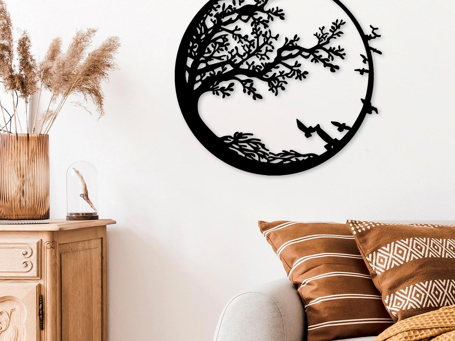 Entdecke die elegante Night-Kollektion von Venture Home: stilvolle Stühle für Essbereich, Home Office und Wohnzimmer. Komfort trifft Design!