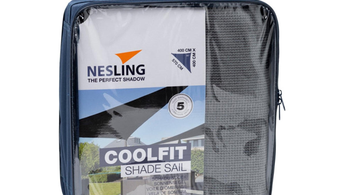 NESLING Sonnensegel Coolfit in Grau von PLATINUM SUN & SHADE spendet Schatten über einer Terrasse