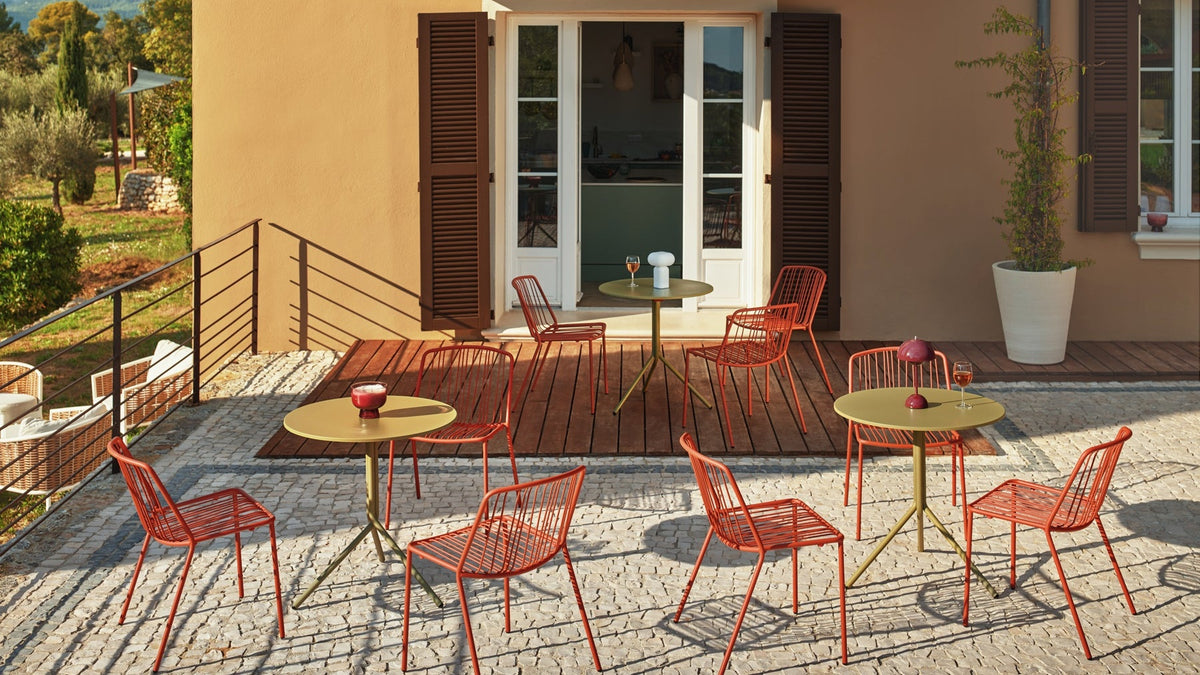 Bris Stühle von MDD mit minimalistischem Design für drinnen und draussen