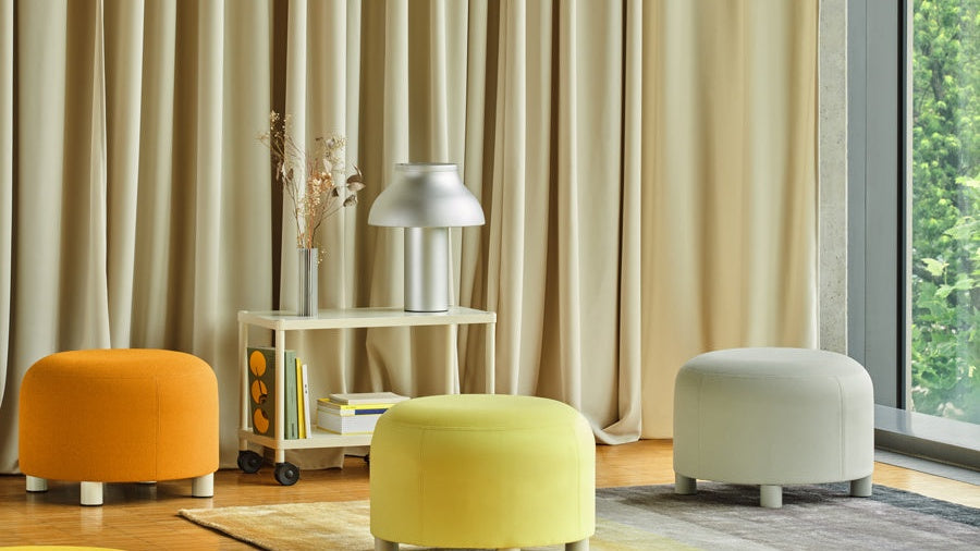 Modulare Dots Poufs von MDD mit Beistelltisch für flexible Loungebereiche