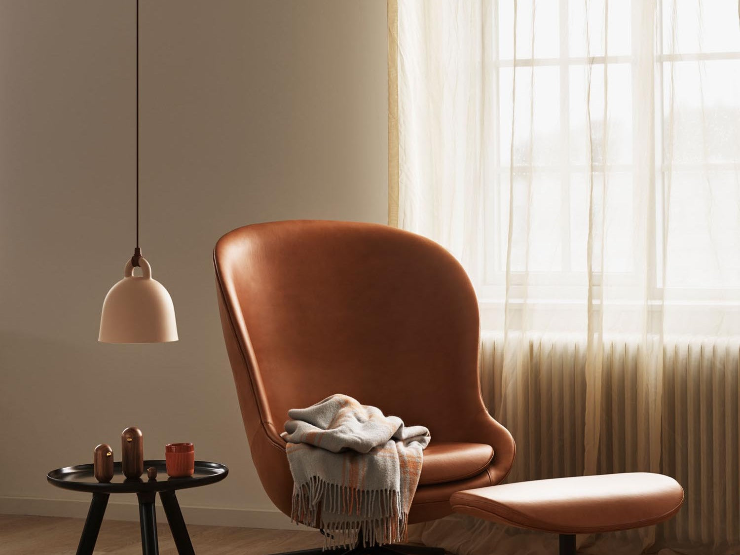 Entdecke die eleganten Beistelltische der Tablo-Serie von Normann Copenhagen. Skandinavisches Design trifft auf funktionale Vielseitigkeit.