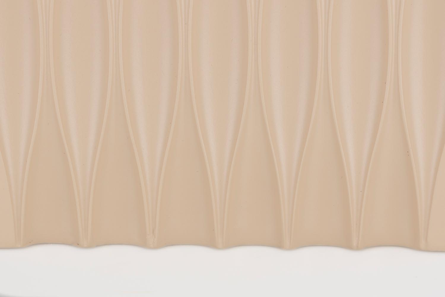 Verleihen Sie Ihrem Zuhause mit der Riley Vase von Zuiver einen Hauch von Eleganz. Ihr einzigartiges Design und die matte Oberfläche machen sie zum perfekten Blickfang für jede Einrichtung.