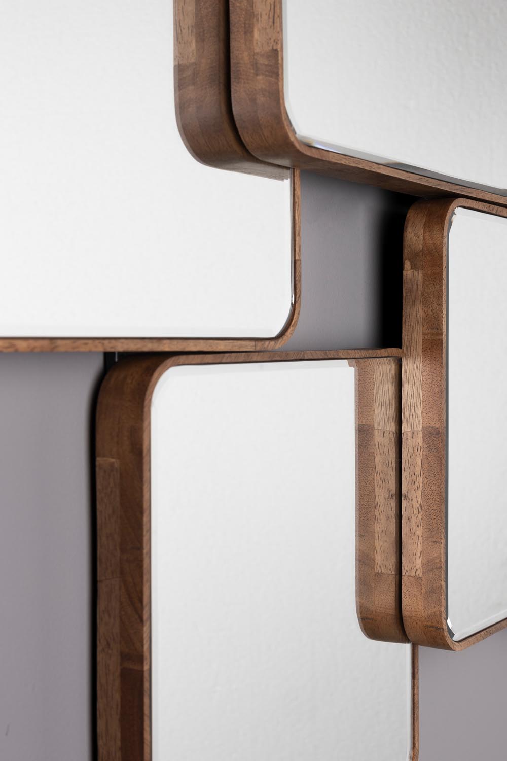 Cordelia Mirror: Eleganz und Funktionalität für Ihr Zuhause.