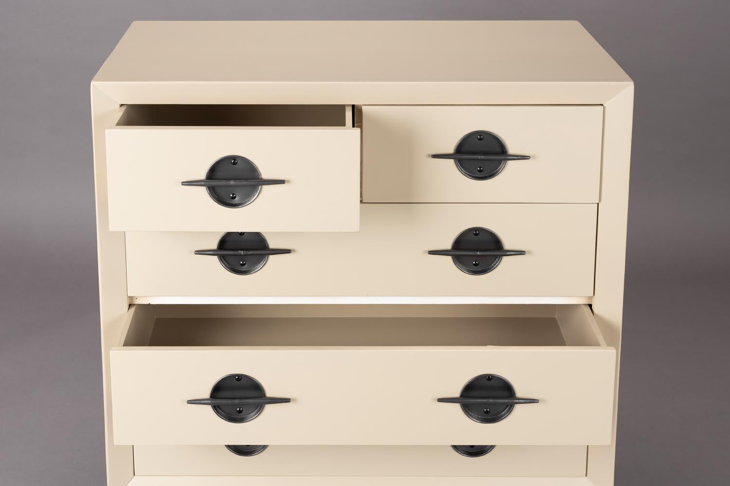 Edson Cabinet von Dutchbone: Eleganter Schrank aus Gummiholz und Metall, perfekt für stilvolle Aufbewahrung in jedem Raum. Funktionalität trifft modernes Design.