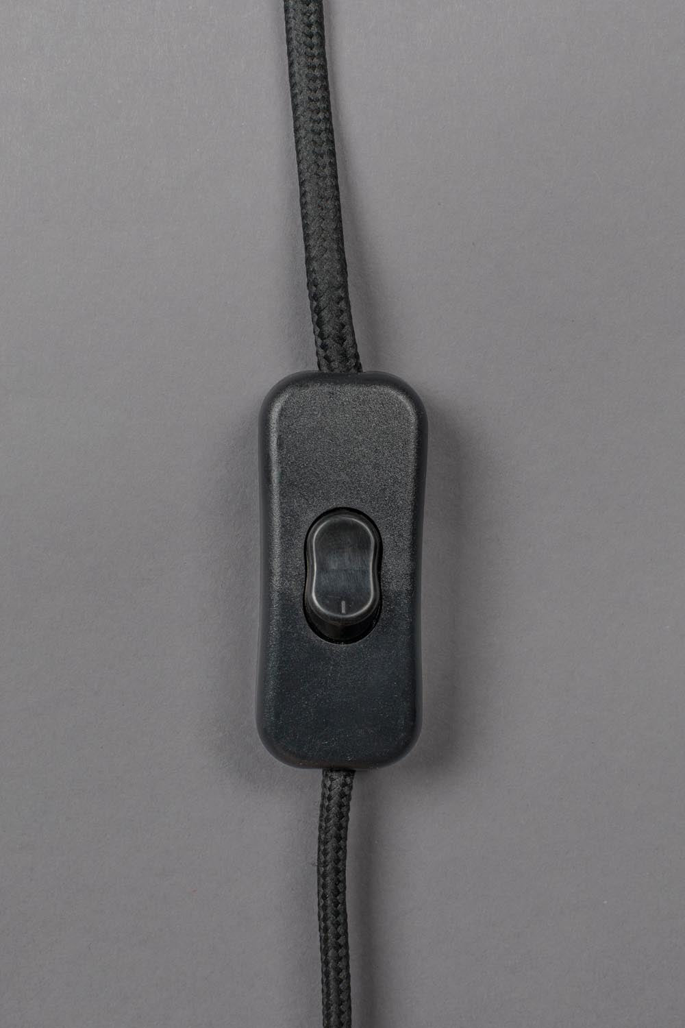 Entdecken Sie die Yalu Tischleuchte von Dutchbone – stilvolles Design aus Aluminium, ideal für jedes Interieur und schafft eine gemütliche Atmosphäre.