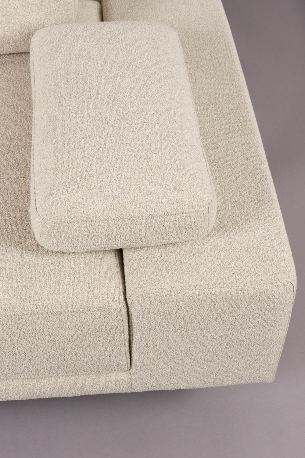 Stilvolles Shelly Sofa von Dutchbone mit luxuriösem Samtbezug und robuster Holzrahmenkonstruktion – perfekt für gemütliche Stunden und modernes Wohnen.
