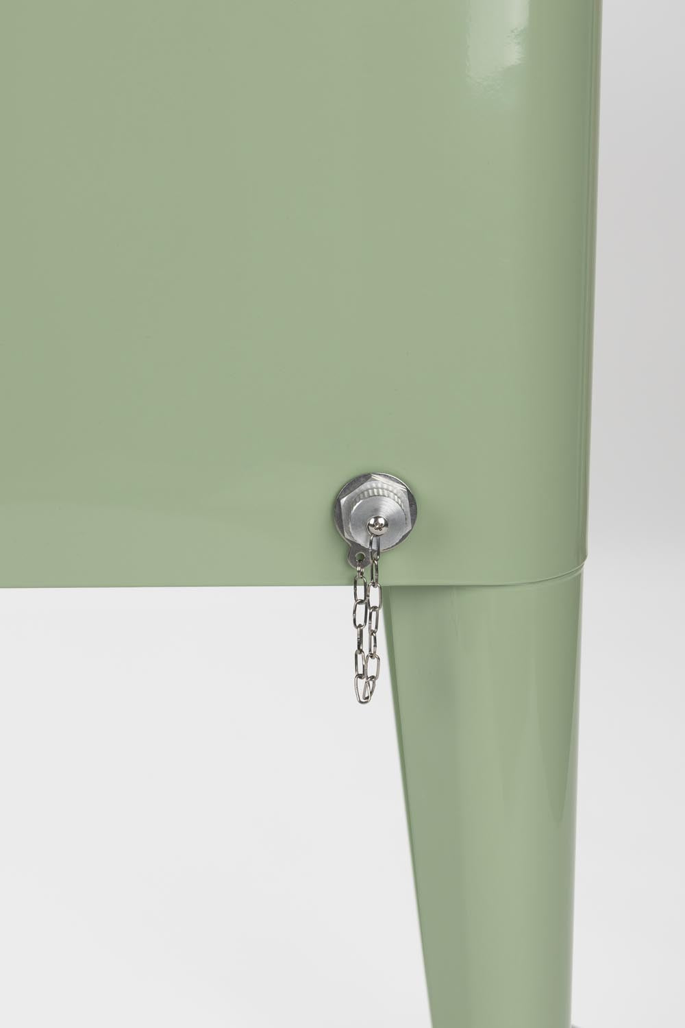 Der Zuiver Cooler Be Cool: Perfekt für lange Sommernächte, mobil mit praktischen Rädern, stilvoll und effizient isoliert für kühle Getränke.