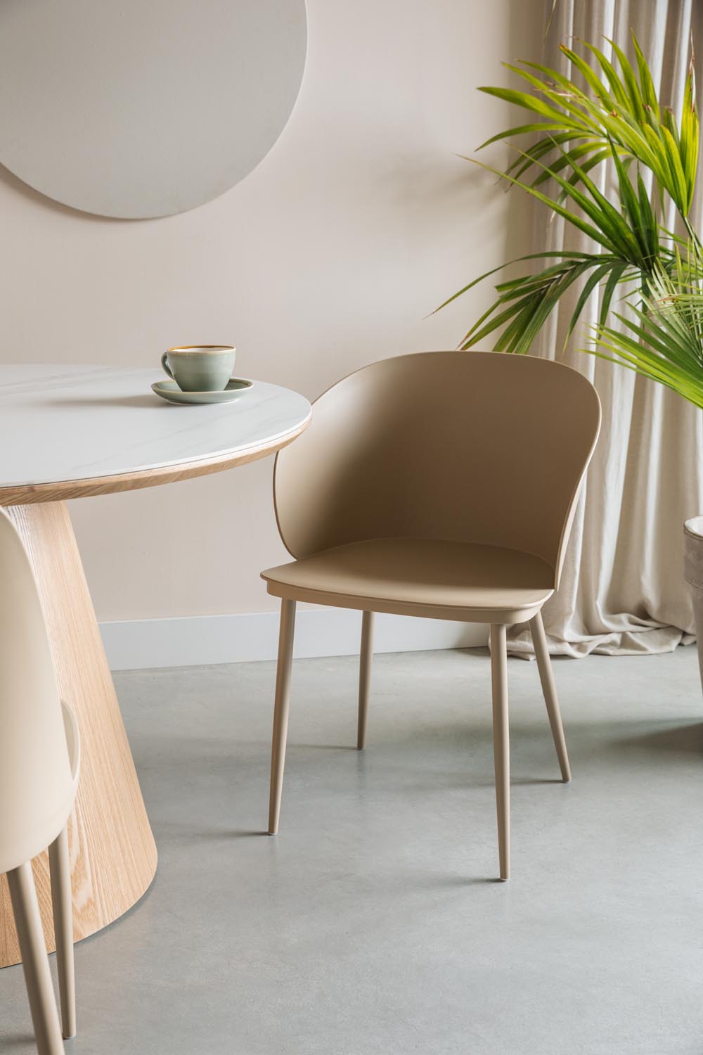 Stilvoller Gigi Stuhl All von White Label Living für modernes Wohnen.