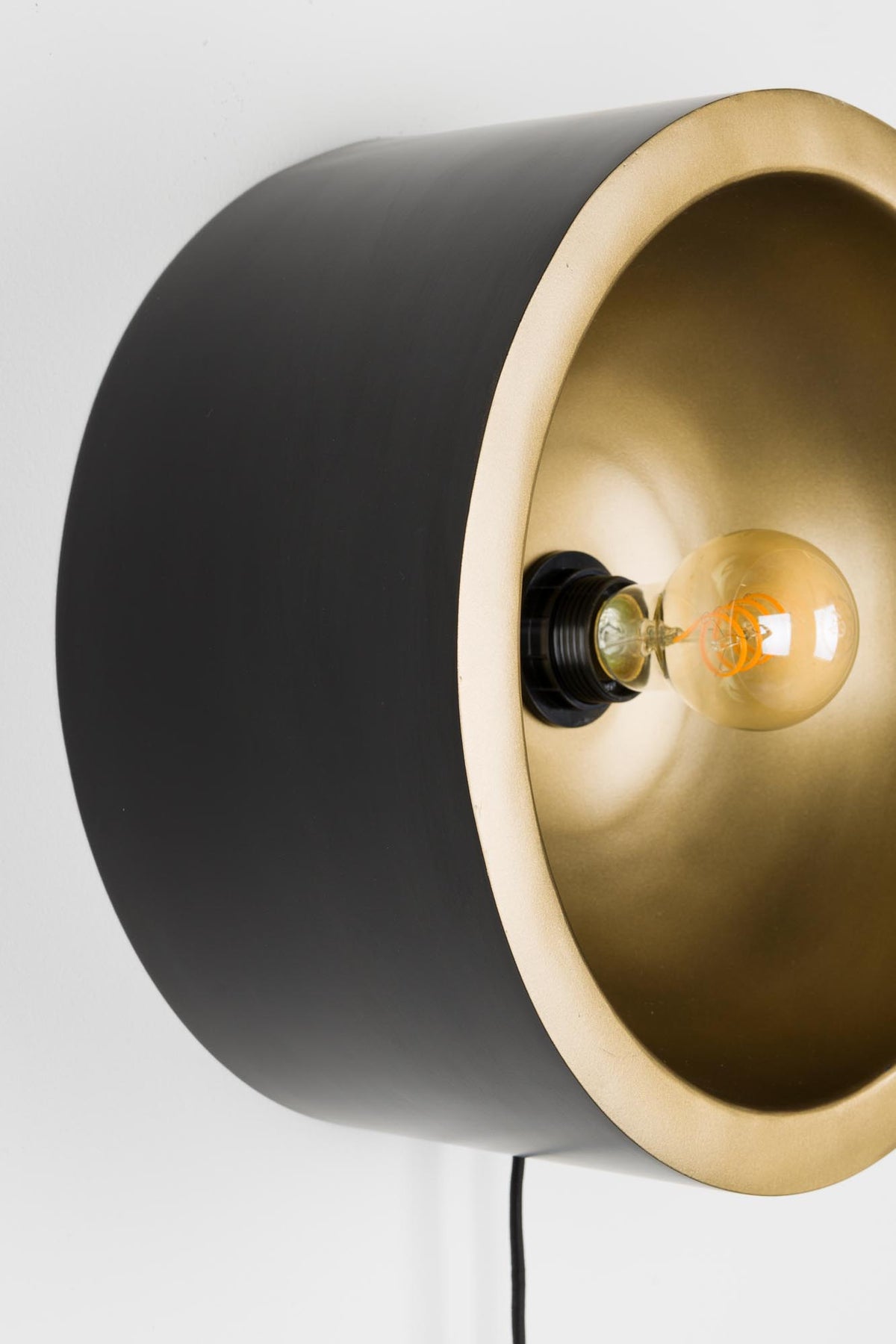 Wandleuchte Sunny Rund L in Schwarz präsentiert im Onlineshop von KAQTU Design AG. Wandleuchte ist von White Label Living