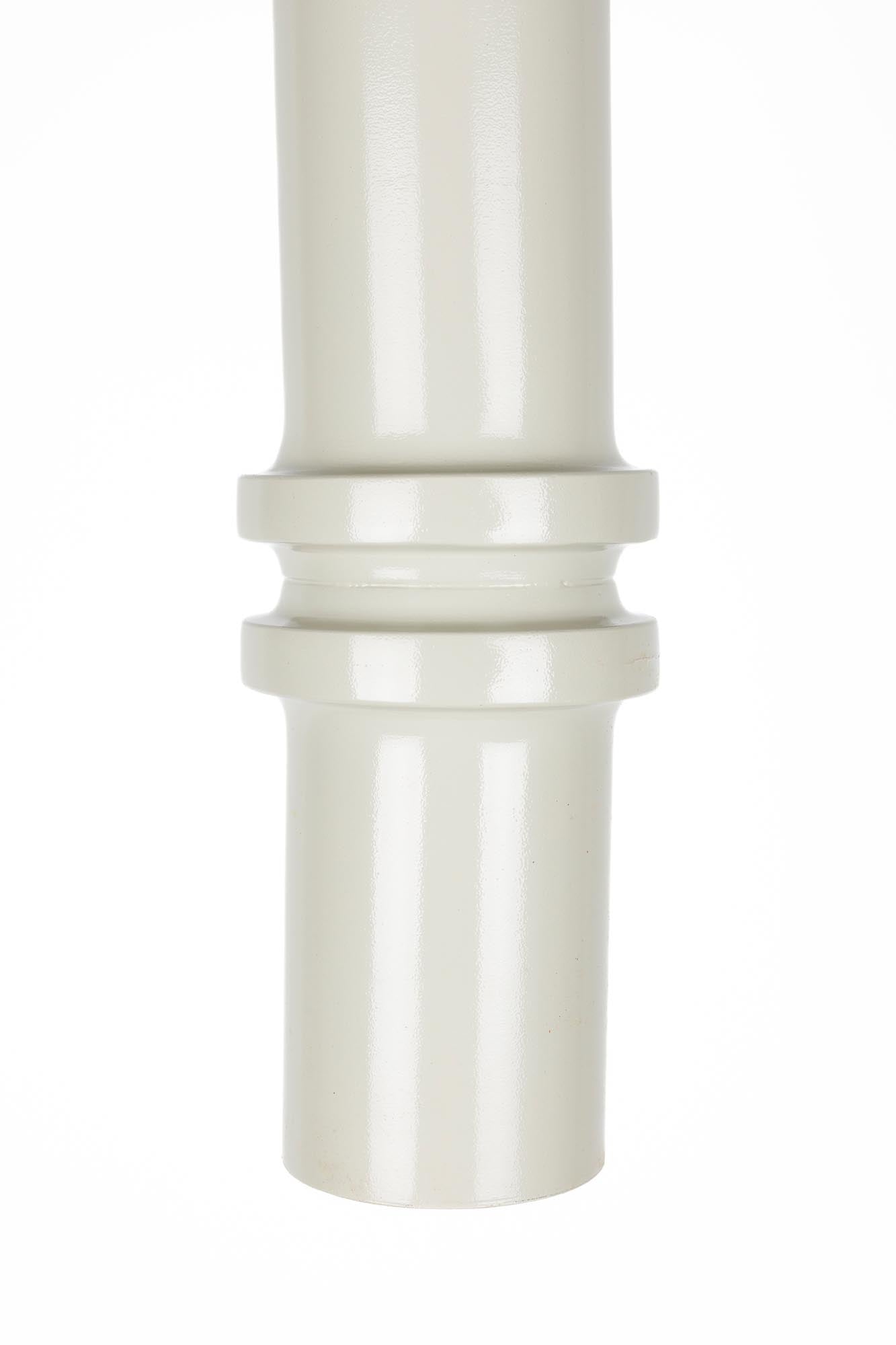 Die Pendelleuchte Duct L von White Label Living vereint stilvolles Design mit Qualität und passt perfekt in moderne Wohnräume.