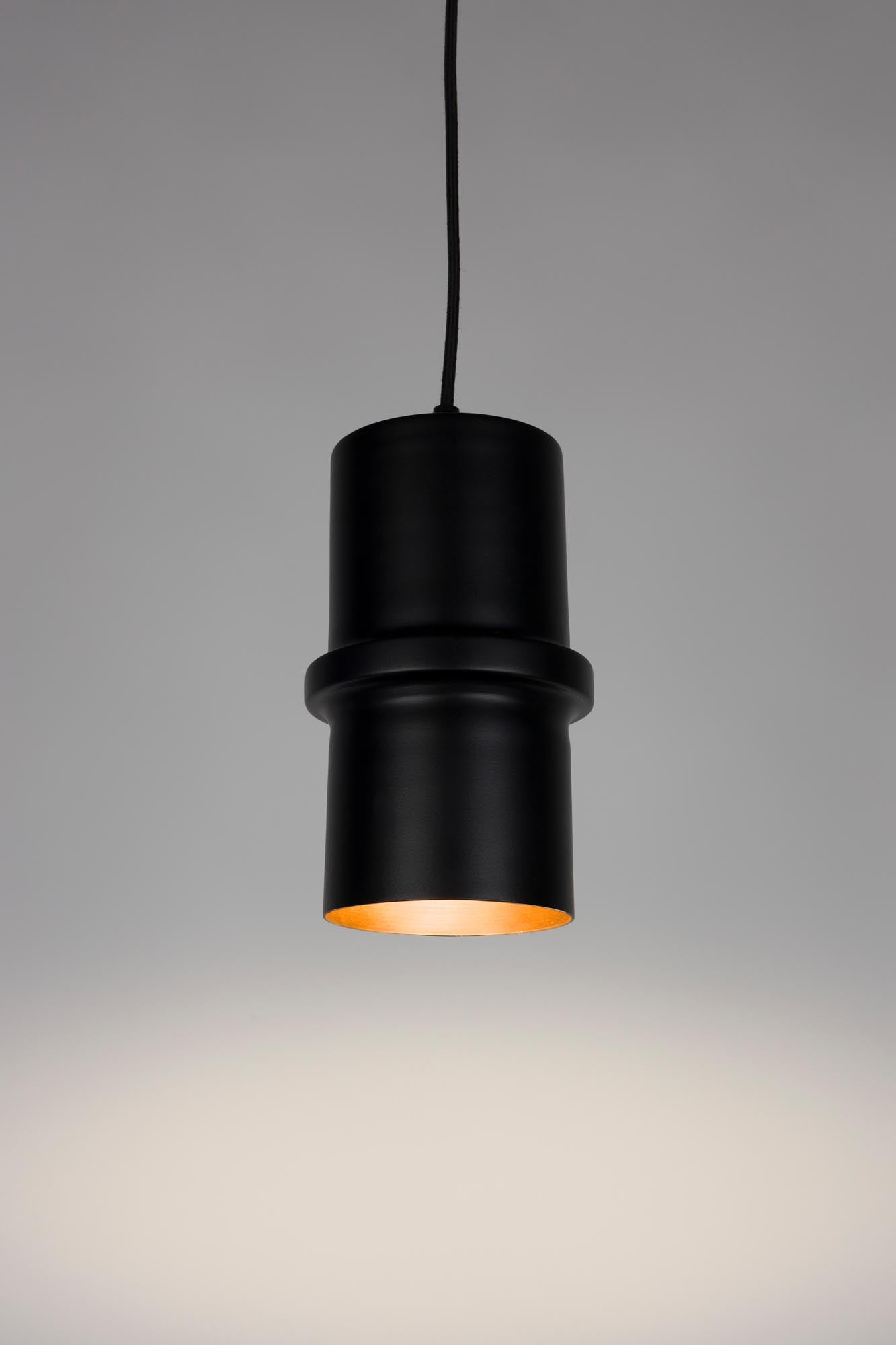 Die Pendelleuchte Duct S von White Label Living besticht durch ihr modernes Design und hochwertige Verarbeitung.