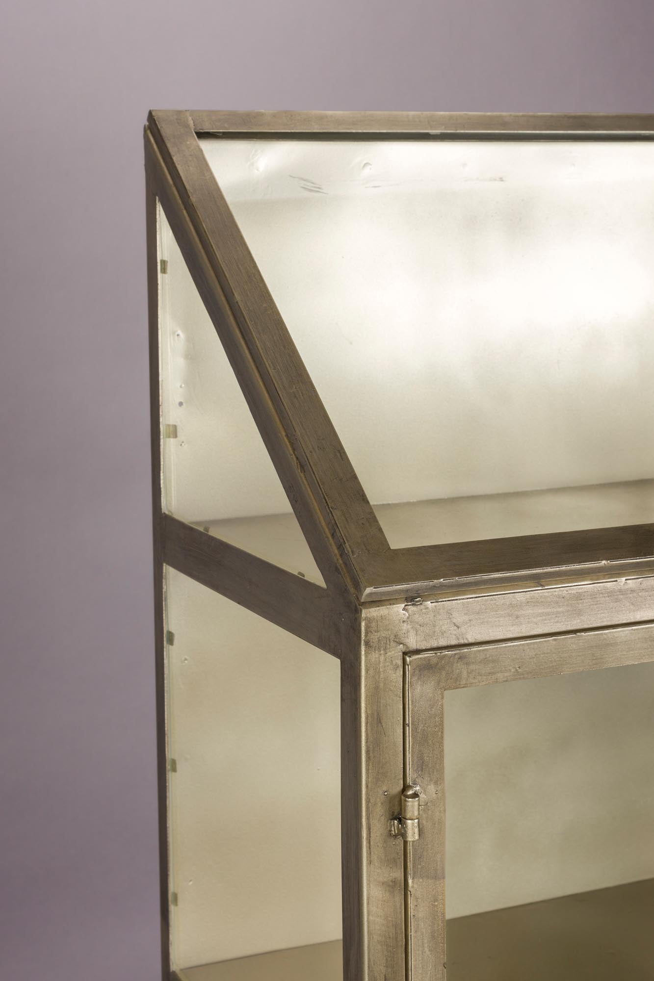 Der Monviso Schrank von Dutchbone: Stilvolles Design aus Holz, modern und funktional, perfekt für elegante Aufbewahrung.