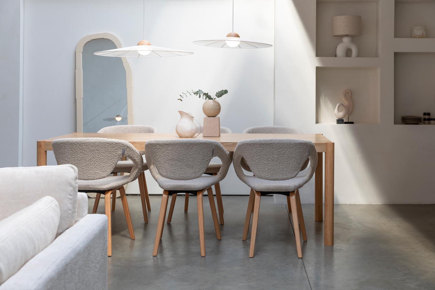 Die Pendelleuchte Belle L von Zuiver besticht durch modernes Design und hochwertige Verarbeitung für stilvolle Wohnräume.