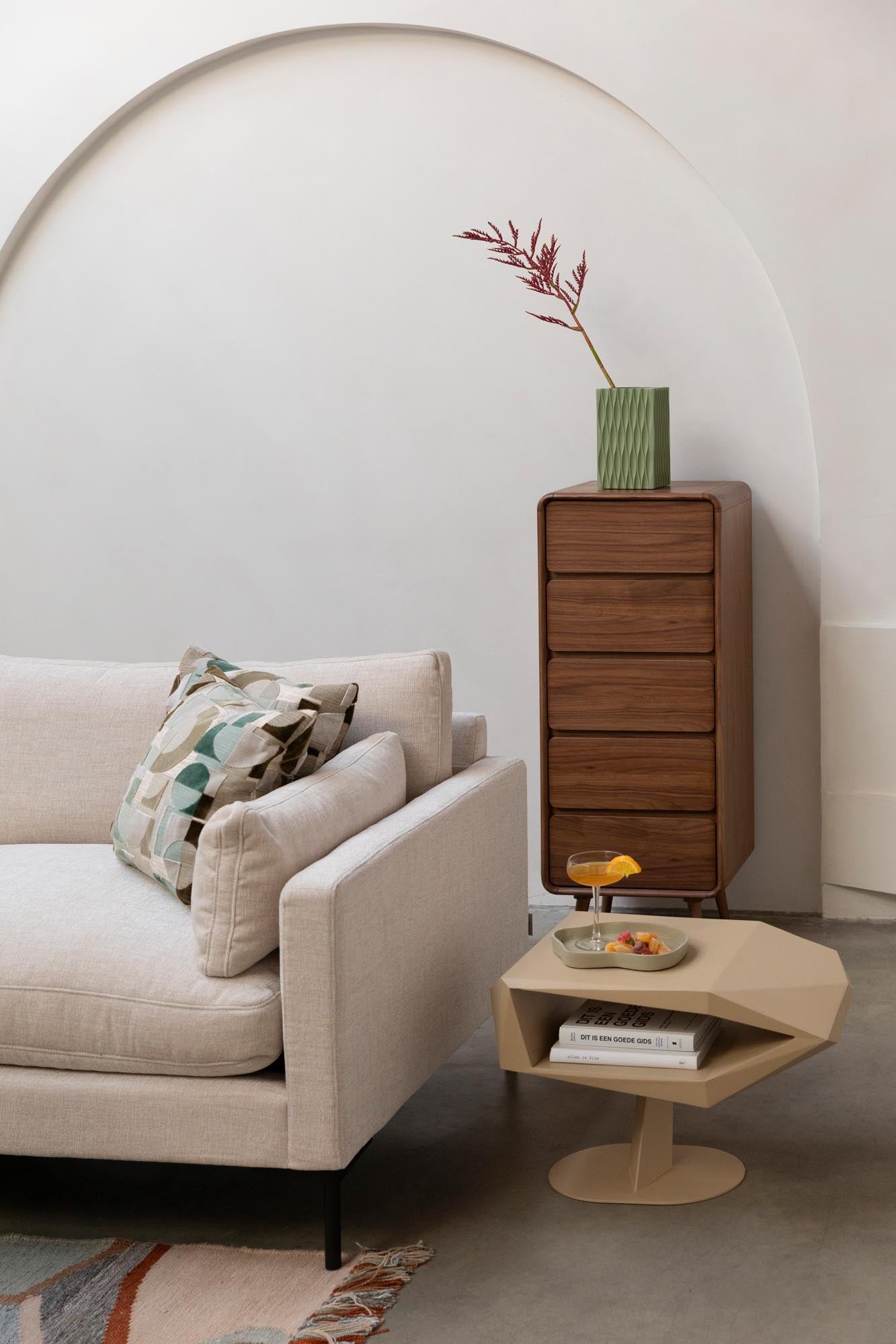 Eleganter Beistelltisch North von Zuiver, vielseitig einsetzbar, modernes Design, perfekt für Wohn- oder Schlafzimmer.