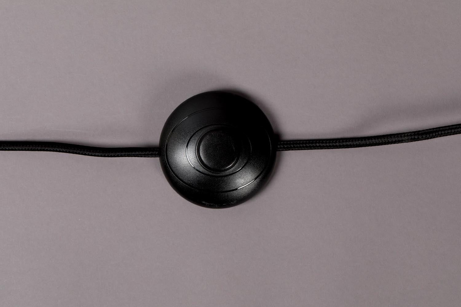 Die Dutchbone Stehlampe Vertigo besticht durch ihr modernes Design und ist ideal für stilvolle und funktionale Wohnräume.