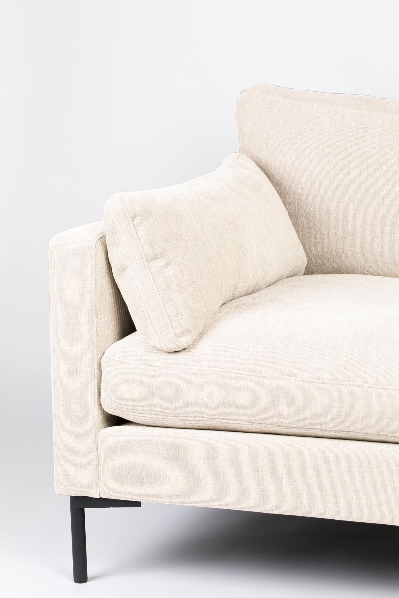 Das Zuiver Summer Sofa 4,5-Sitzer kombiniert modernes Design mit hohem Komfort, perfekt für stilvolle Wohnräume.