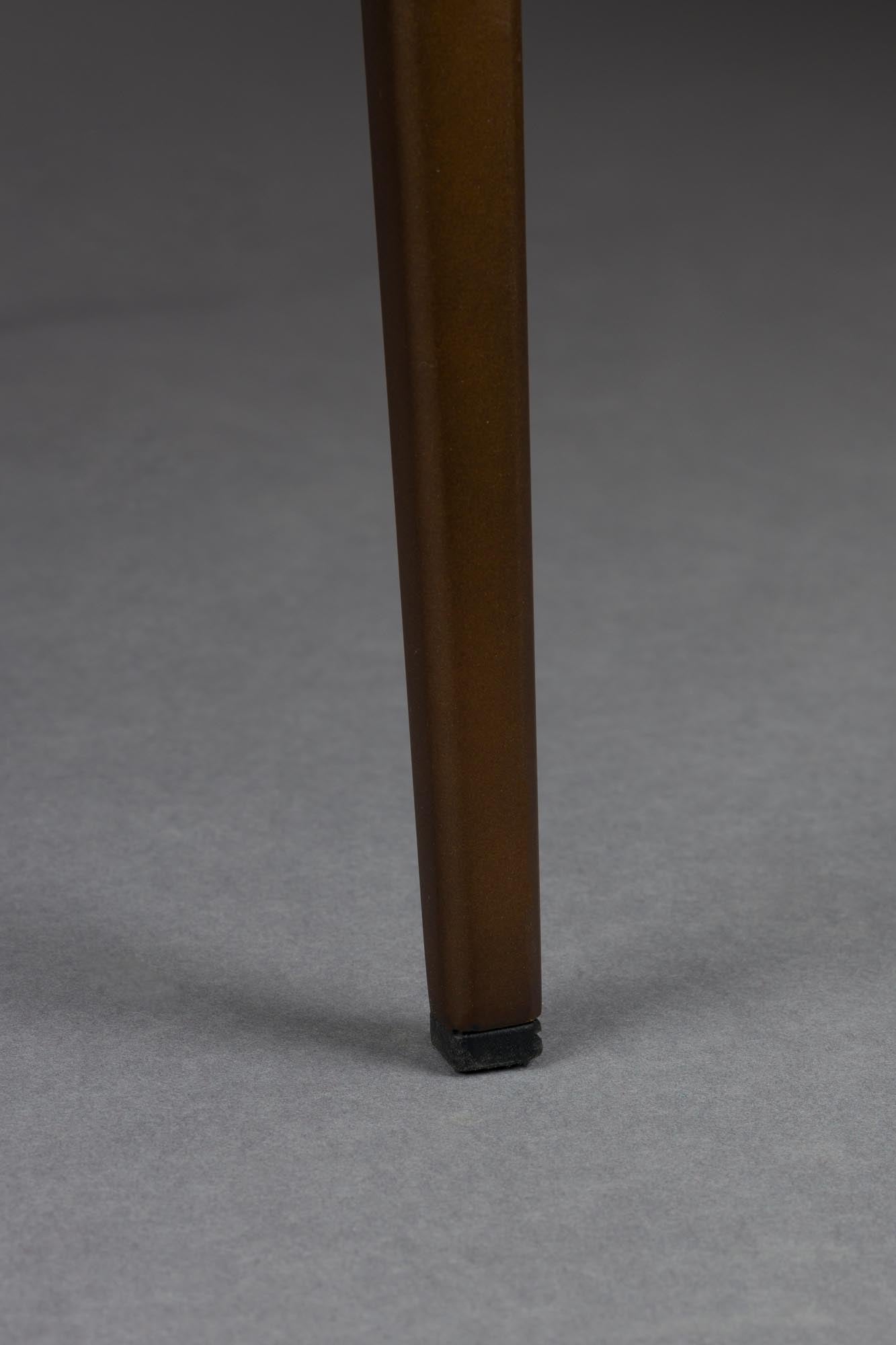 Entdecken Sie den Sessel Portland von Dutchbone: Ein stilvolles Möbelstück mit nostalgischem Flair, hochwertiger Polsterung und vielseitigen Farboptionen.