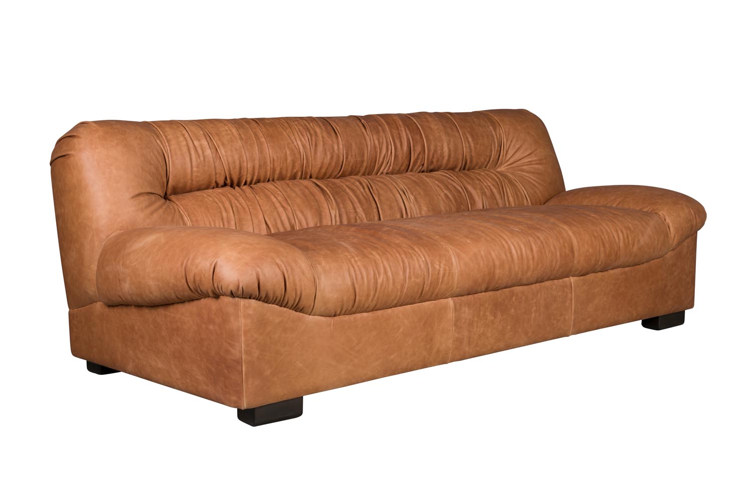 Das Sofa Douglas von Dutchbone bietet zeitlose Eleganz und Komfort, perfekt für moderne und gemütliche Wohnräume.