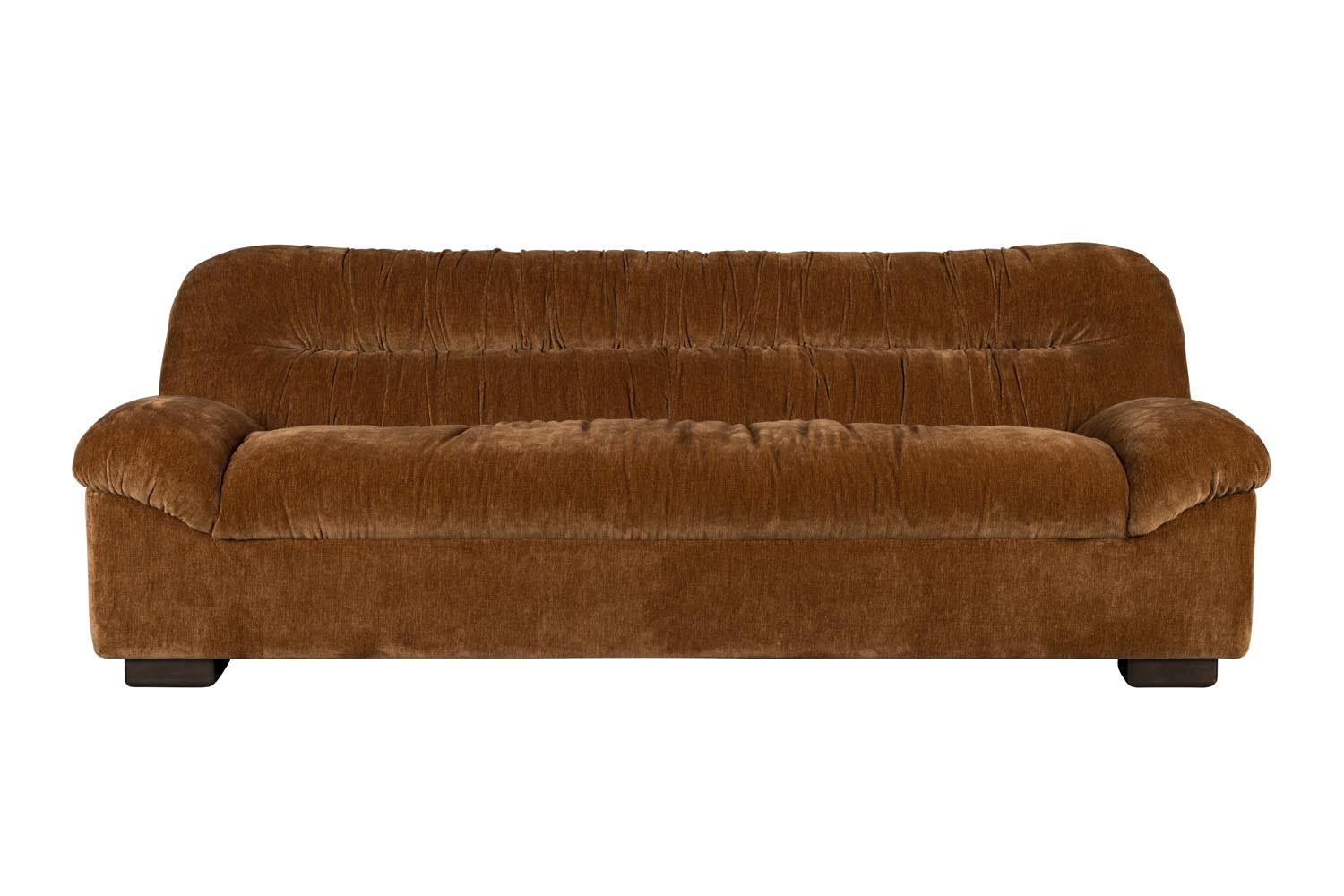 Das Sofa Douglas von Dutchbone bietet zeitlose Eleganz und Komfort, perfekt für moderne und gemütliche Wohnräume.