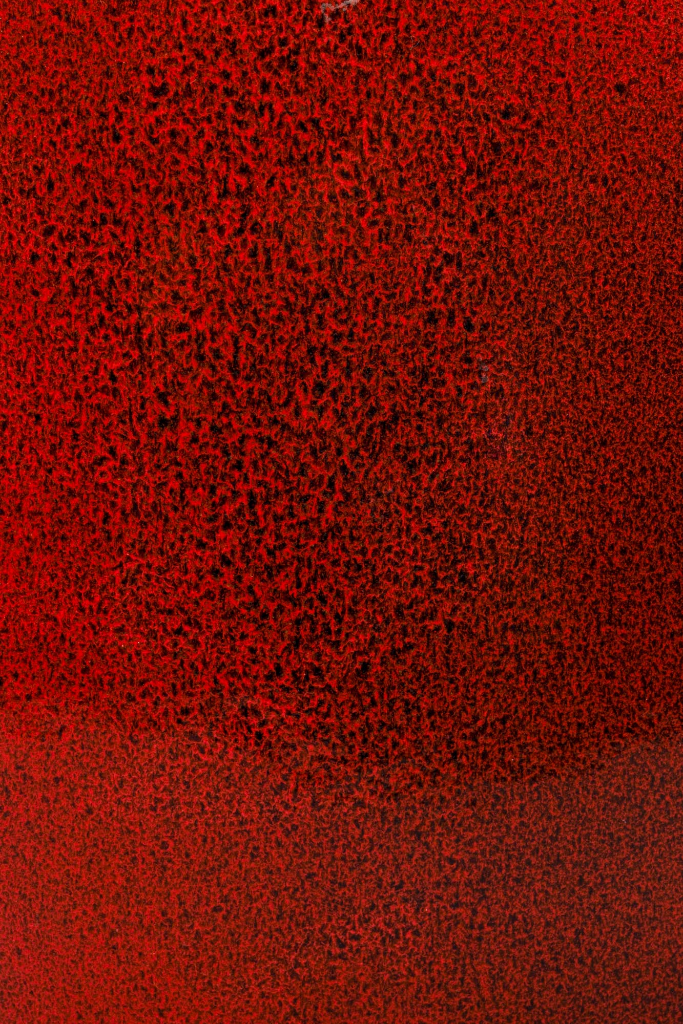 Die Vase Edna M von Dutchbone überzeugt mit modernem Stil und ist ein elegantes Highlight für zeitgemässe Wohnräume.