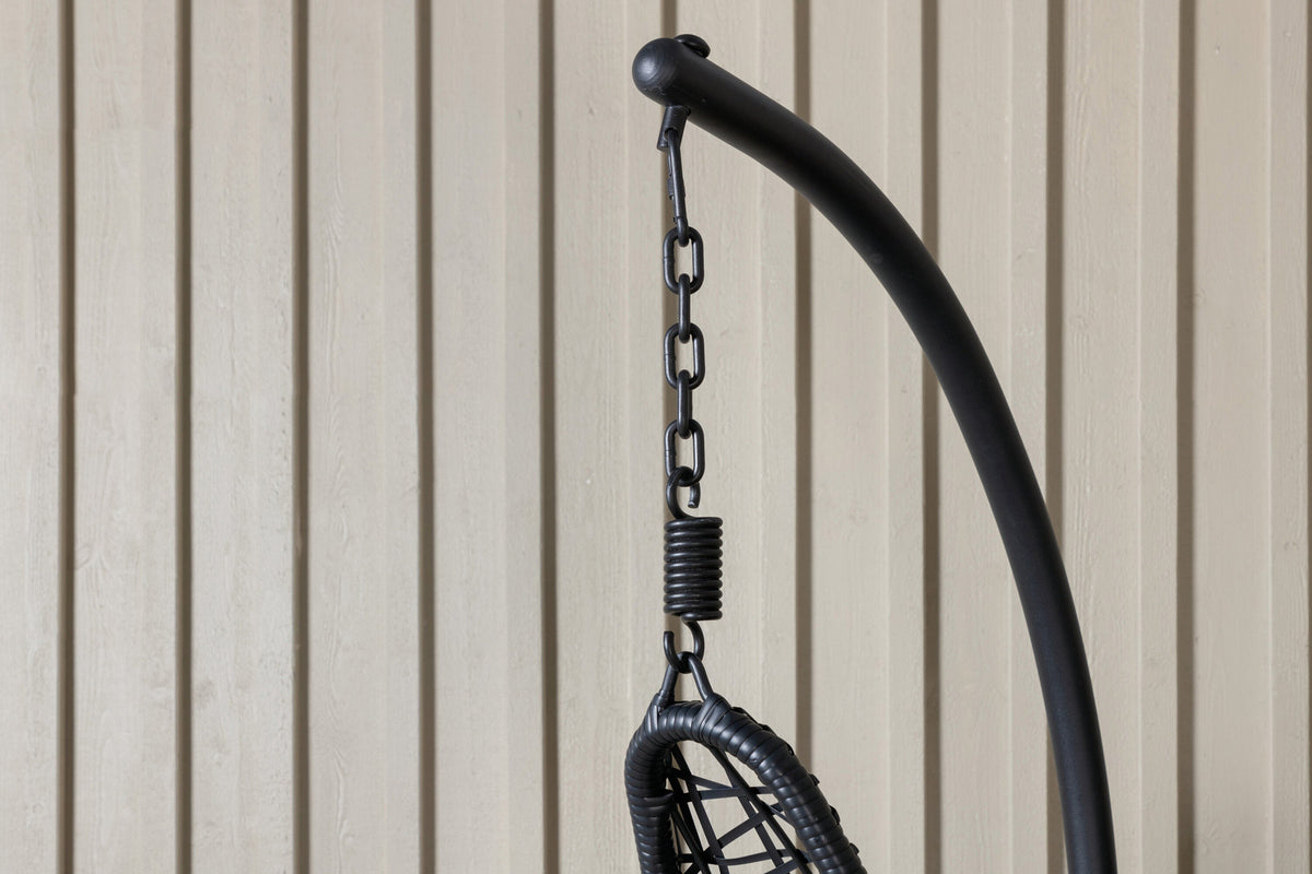 Edinburgh Hängesessel in Schwarz präsentiert im Onlineshop von KAQTU Design AG. Outdoor-Sessel ist von Venture Home