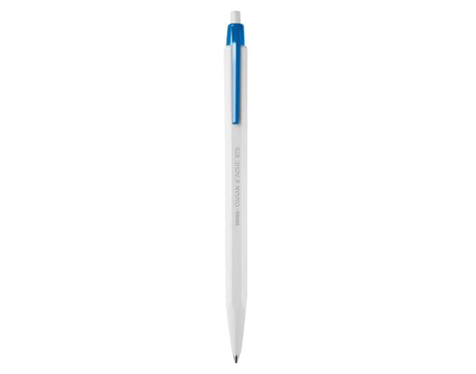 Kugelschreiber blau in  präsentiert im Onlineshop von KAQTU Design AG. Büromaterial ist von CARAN D'ACHE
