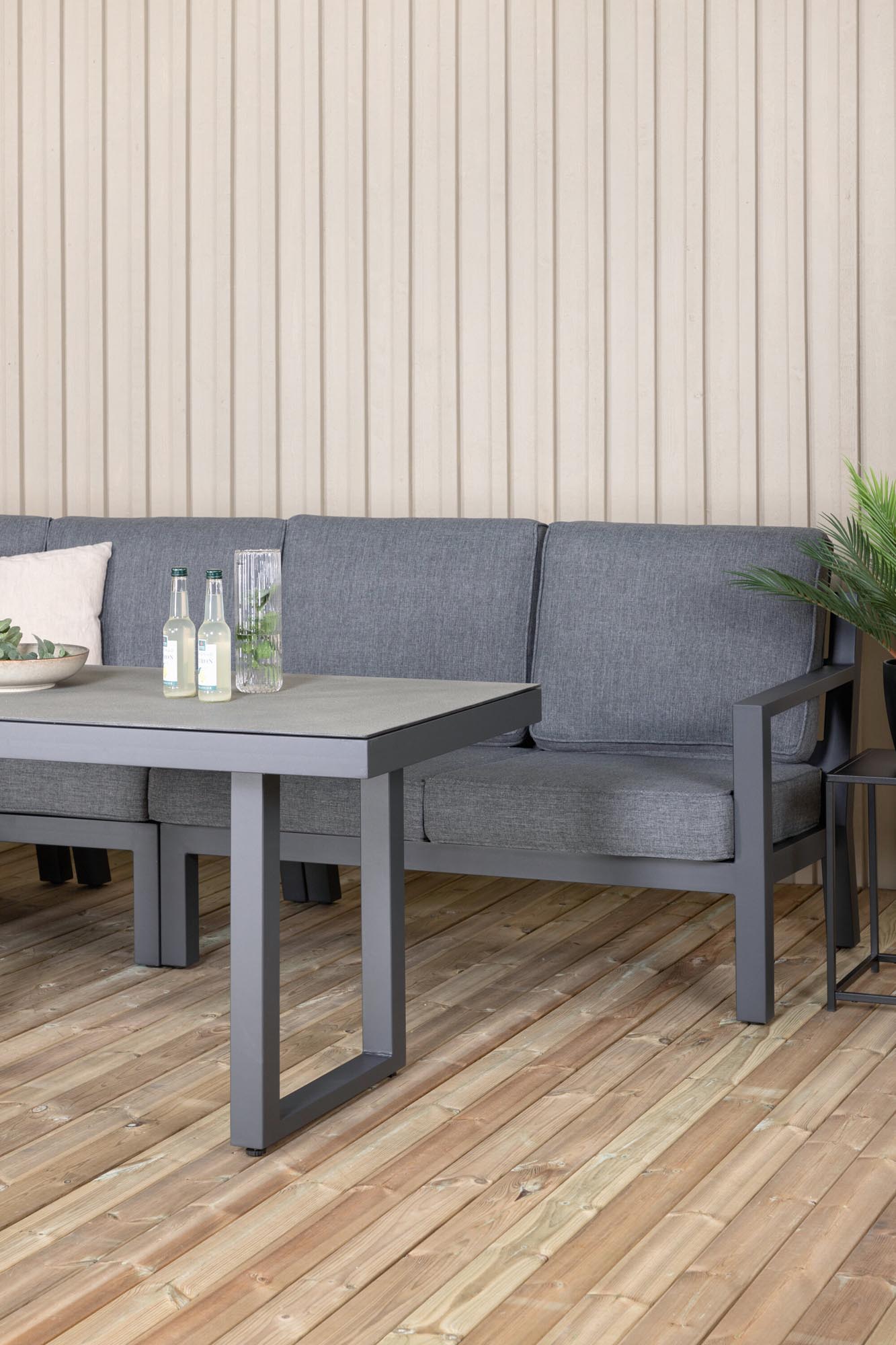 Ecksofa Barcelona 140cm: Perfekte Outdoor-Lösung von Venture Home.