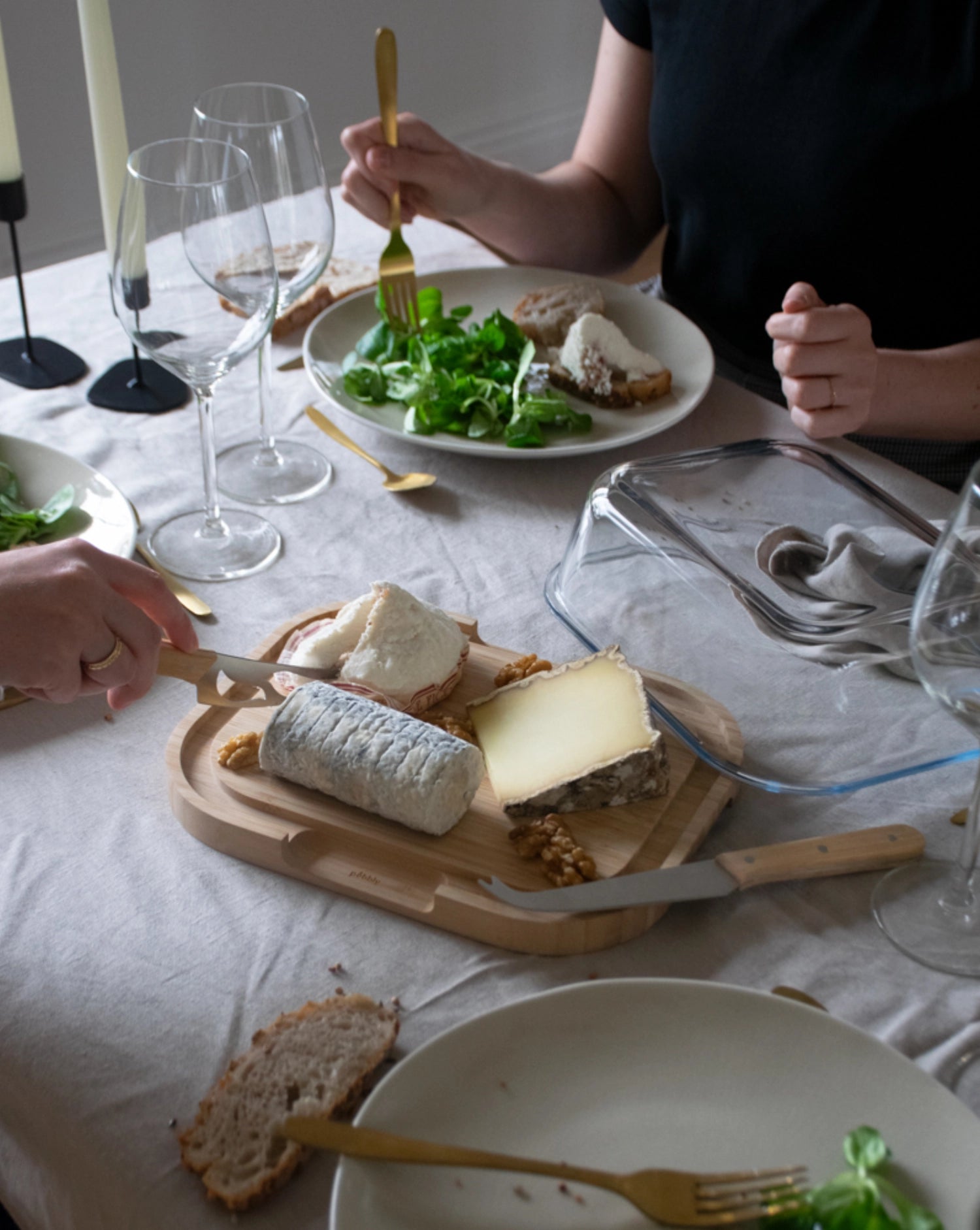 Pebbly Käsebox mit Glasdeckel inkl. Bambus-Brett 27x21.5x9.5