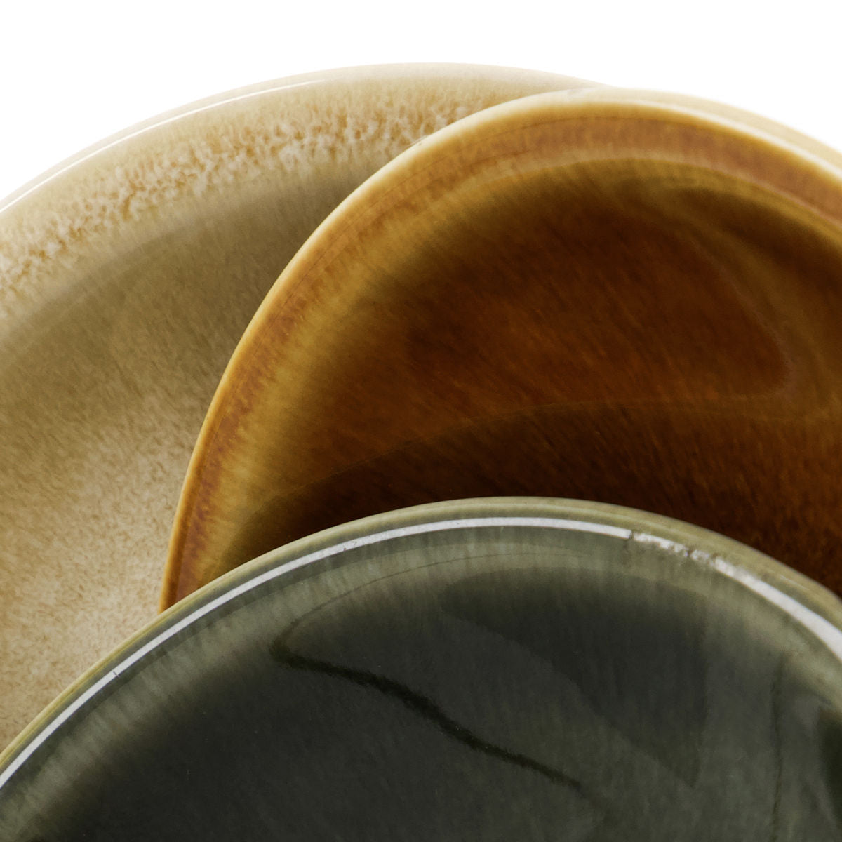 Elegante NVHala Schüssel von Nicolas Vahé in lebhaften Farben.