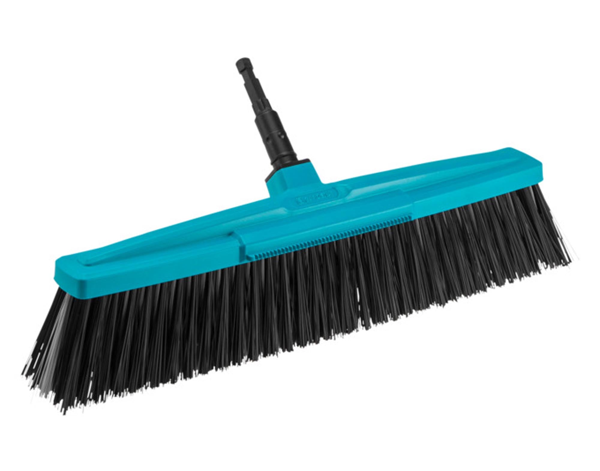 Der GARDENA Strassenbesen Combi 45 cm ist ideal für die Reinigung von Wegen und Terrassen. Robuste Borsten garantieren optimale Ergebnisse.