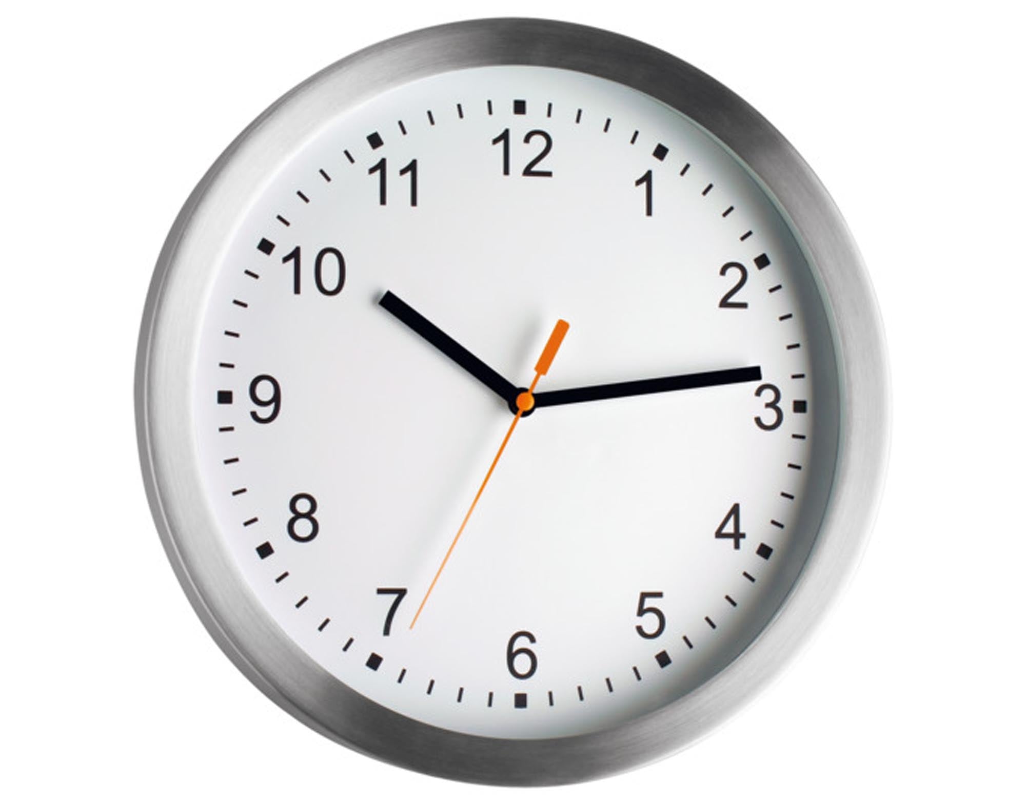 Elegante TFA Wanduhr aus Aluminium (ø 30 cm) für präzise Zeitmessung, geräuschlos, modern und vielseitig – ideal für jeden Raum.