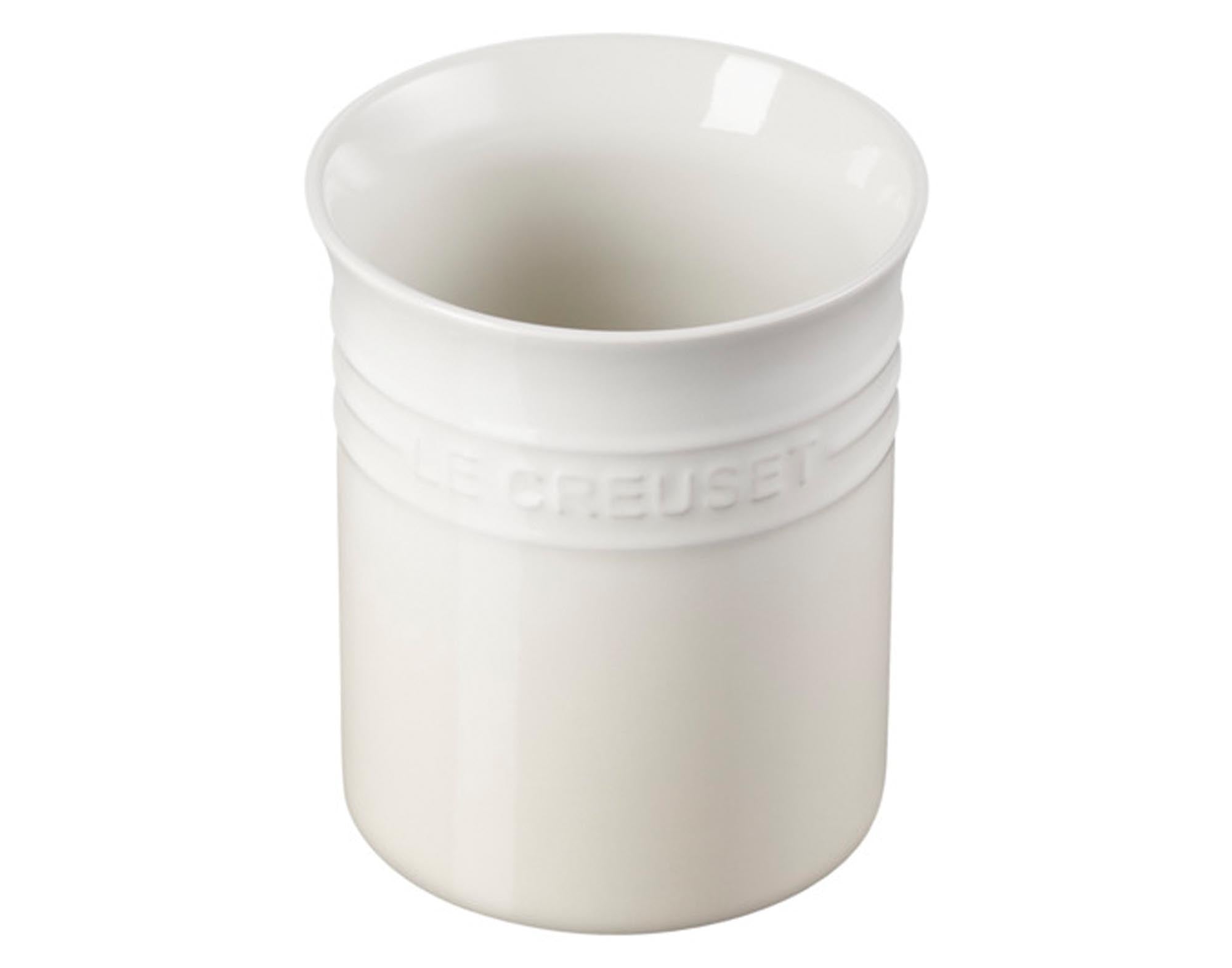 Entdecken Sie den LE CREUSET Kellentopf in Meringue: Hochwertiges Gusseisen, ideal für Saucen und Eintöpfe, mit stilvollem Design und einfacher Reinigung.