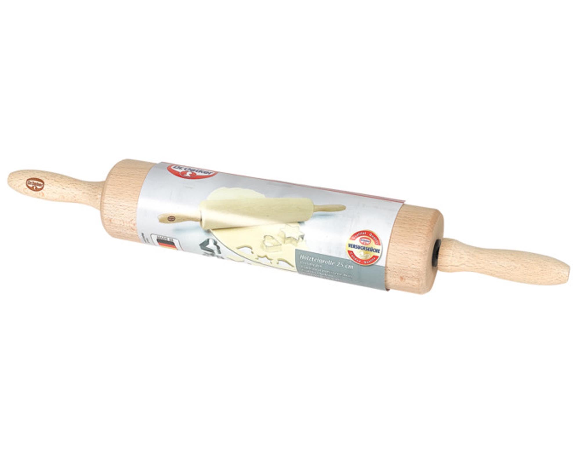 Entdecken Sie den DR. OETKER Teigroller 42 cm – ideal für das mühelose Ausrollen von Teig für Kuchen, Pizza und Plätzchen. Hochwertiges Holz, ergonomisches Design!