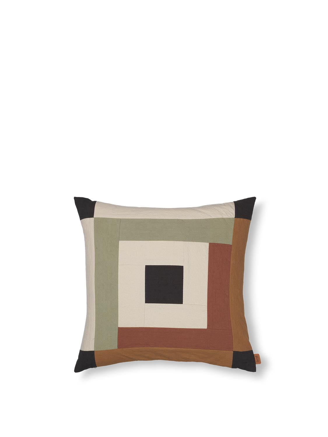 Stilvolles Border Patchwork Kissen von Ferm Living aus Bio-Baumwolle.