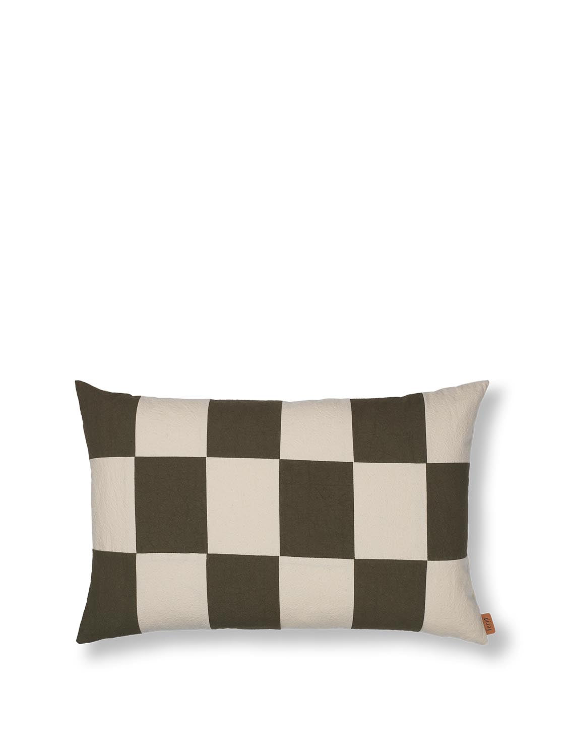Ferm Living Fold Kissen: Nachhaltiges Design mit Patchwork-Charme.