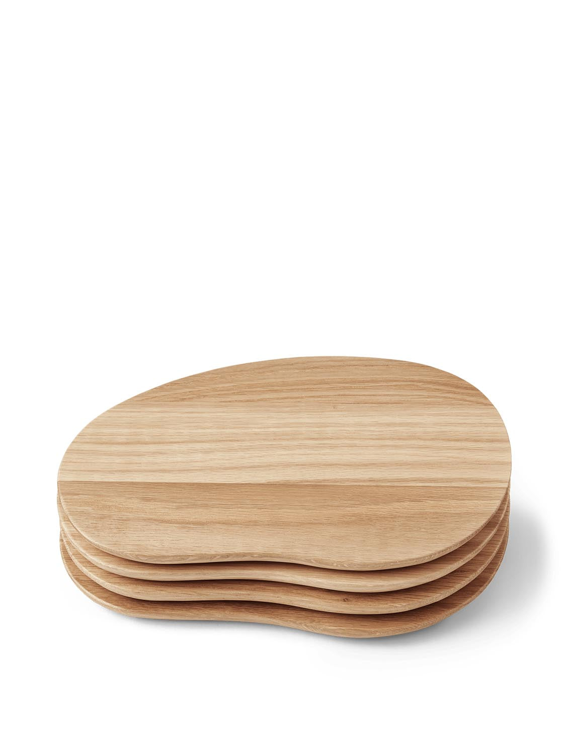 Entdecken Sie das stilvolle Cairn Butter Boards Set von Ferm Living – vier elegante Eichenholz-Bretter, perfekt für jeden Anlass.