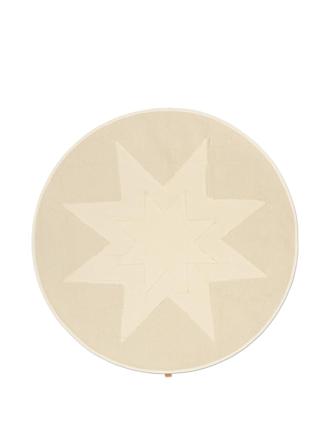 Vela Star Christmas Tree Blanket in Natural präsentiert im Onlineshop von KAQTU Design AG. Weihnachtszubehör ist von Ferm Living