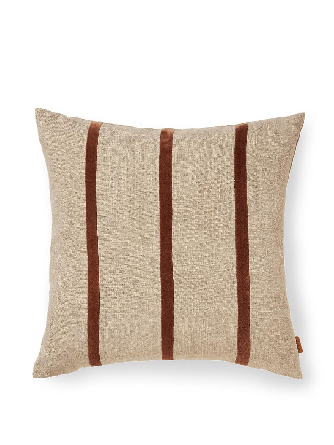 Elegantes Senti Stripe Kissen von Ferm Living für stilvolle Räume.