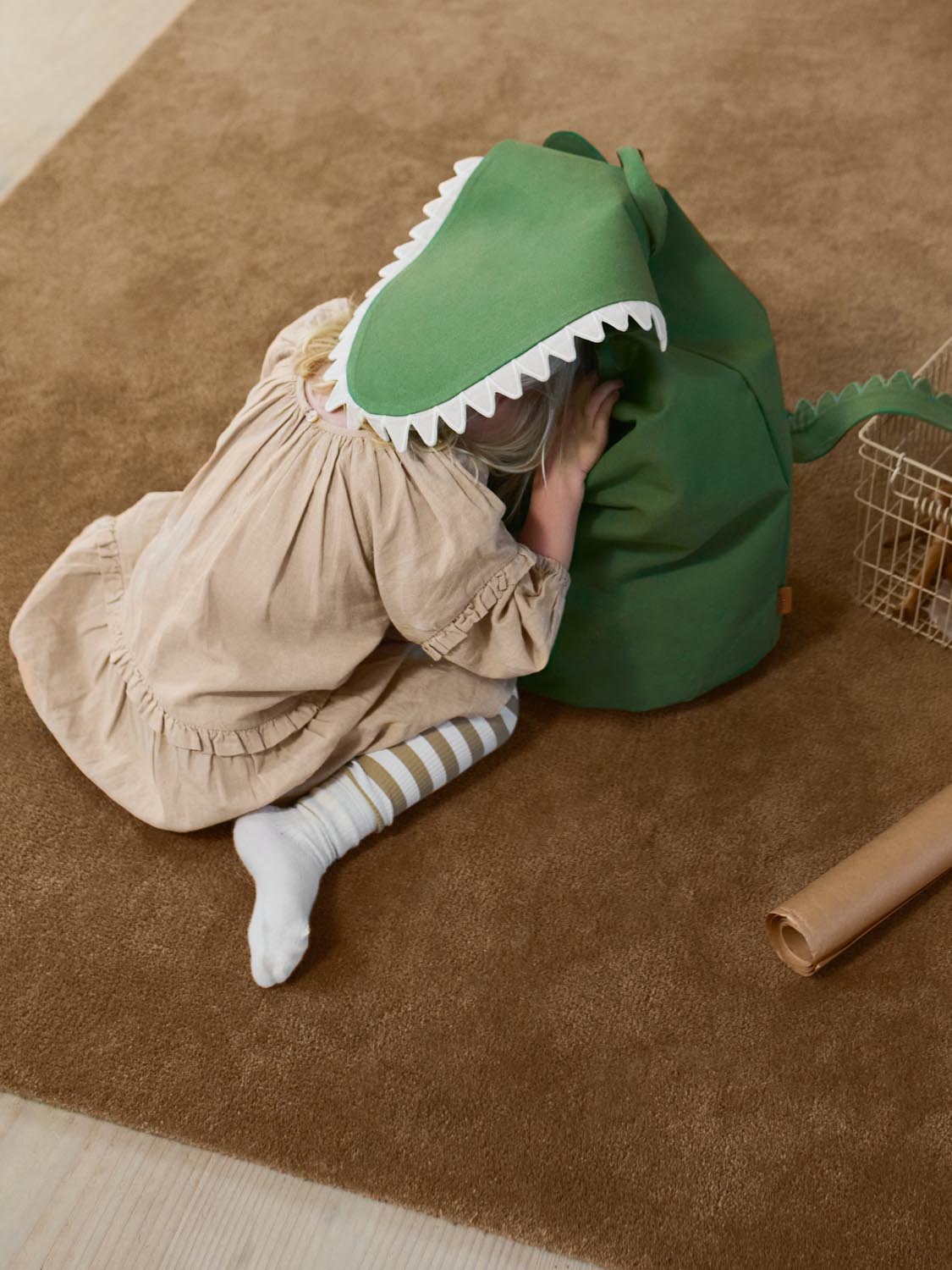 Entdecken Sie die Crocodile Storage von Ferm Living – eine umweltfreundliche und stilvolle Aufbewahrungslösung für Kinderzimmer, die mit ihrem charmanten Krokodil-Design Freude und Ordnung bringt.