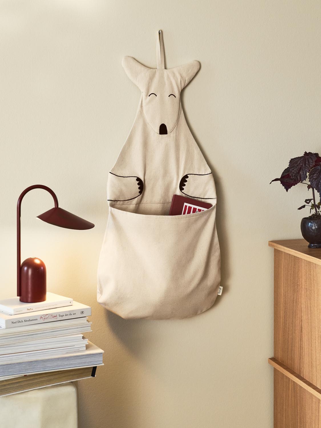 Kangaroo Wall Storage: Elegante Aufbewahrungslösung von Ferm Living.