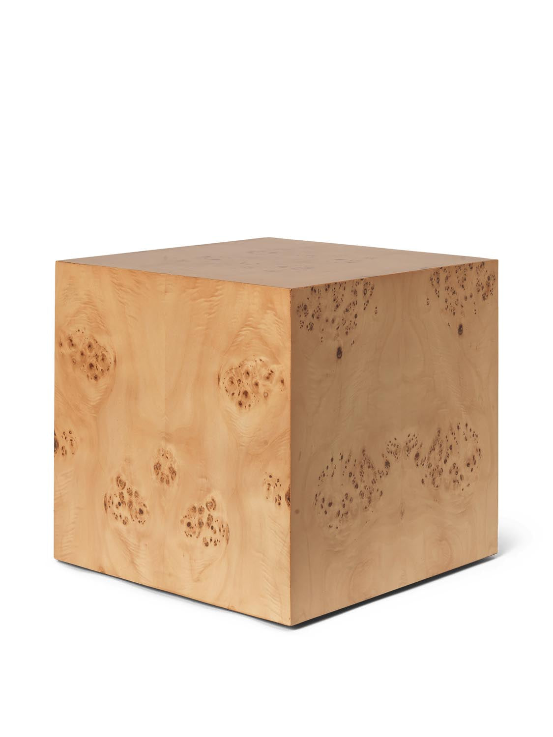 Eleganter Burl Cube Tisch: Nachhaltig und modern von Ferm Living.