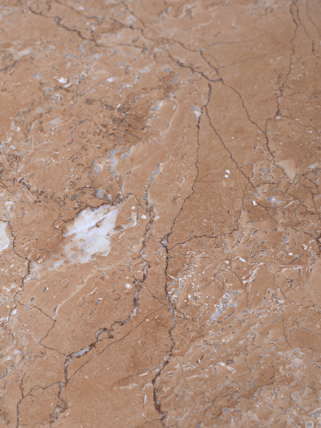 Taula Beistelltisch: Zeitloses Design mit edlem Marmor von Ferm Living.