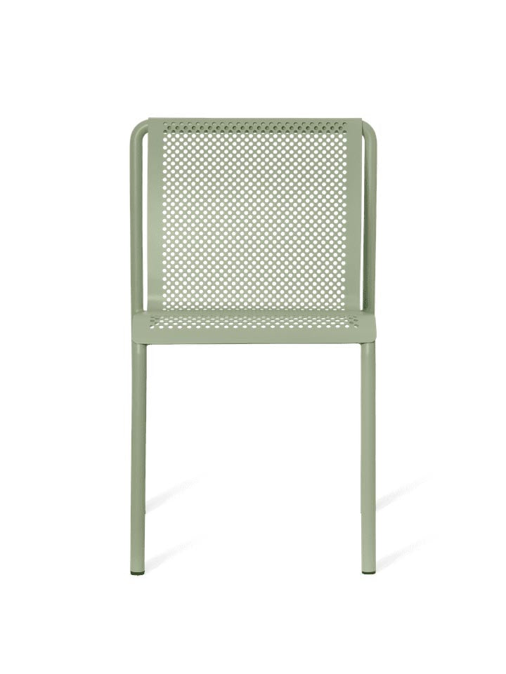 Dapple Stuhl von Ferm Living: Stilvoller, langlebiger Gartenstuhl aus pulverbeschichtetem Stahl. Ideal für jeden Außenbereich und platzsparend stapelbar.